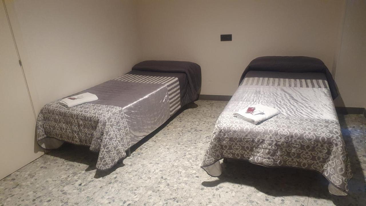 Albergue Peregrinos San Francisco De Asis Leon Bagian luar foto